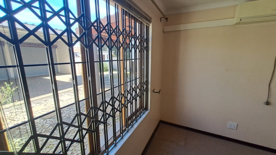 2 Bedroom Property for Sale in Langenhovenpark Free State